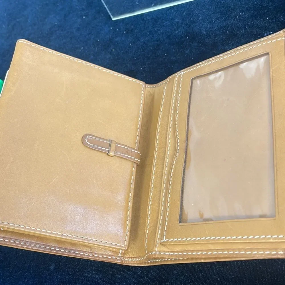 Gucci Vintage Tan Logo With Kiss Lock Wallet